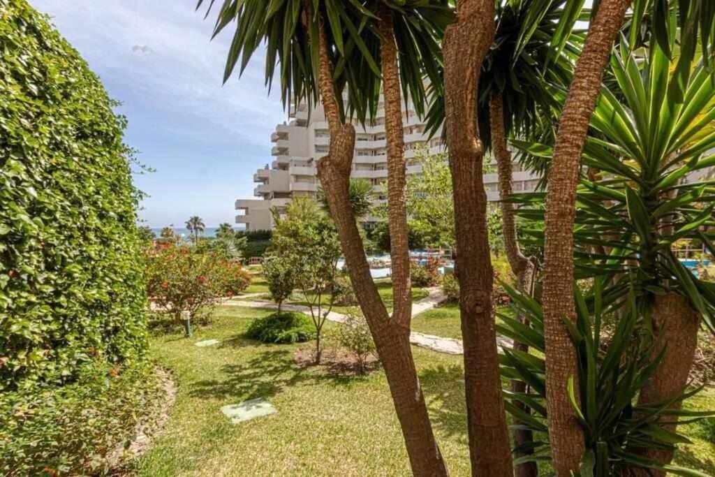 797 Holiday Rentals- Precioso Piso Con Vistas Al Jardin En Benalbeach Benalmádena Zewnętrze zdjęcie