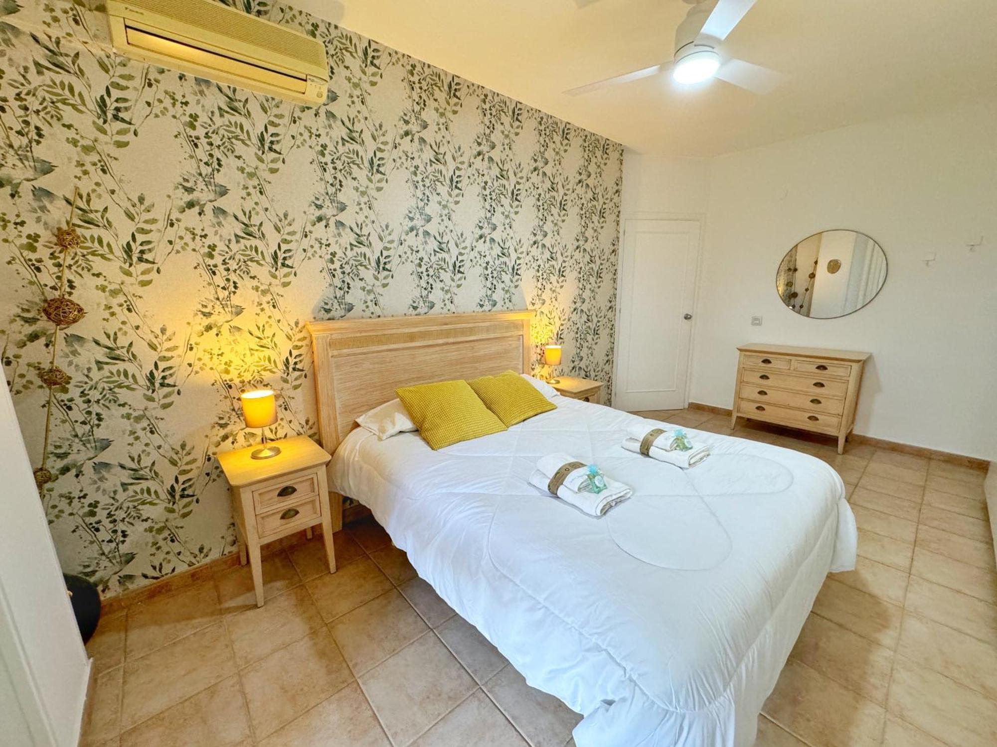 797 Holiday Rentals- Precioso Piso Con Vistas Al Jardin En Benalbeach Benalmádena Zewnętrze zdjęcie