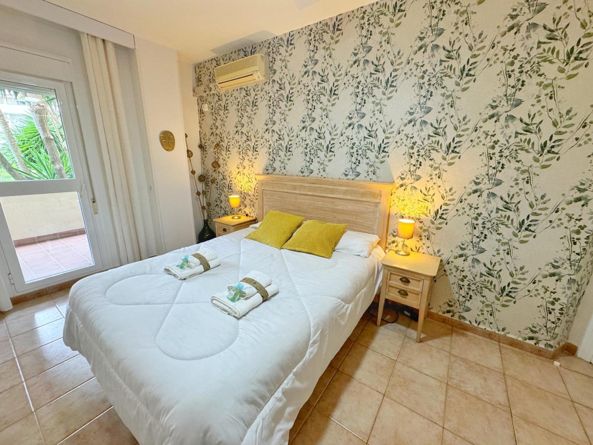 797 Holiday Rentals- Precioso Piso Con Vistas Al Jardin En Benalbeach Benalmádena Zewnętrze zdjęcie
